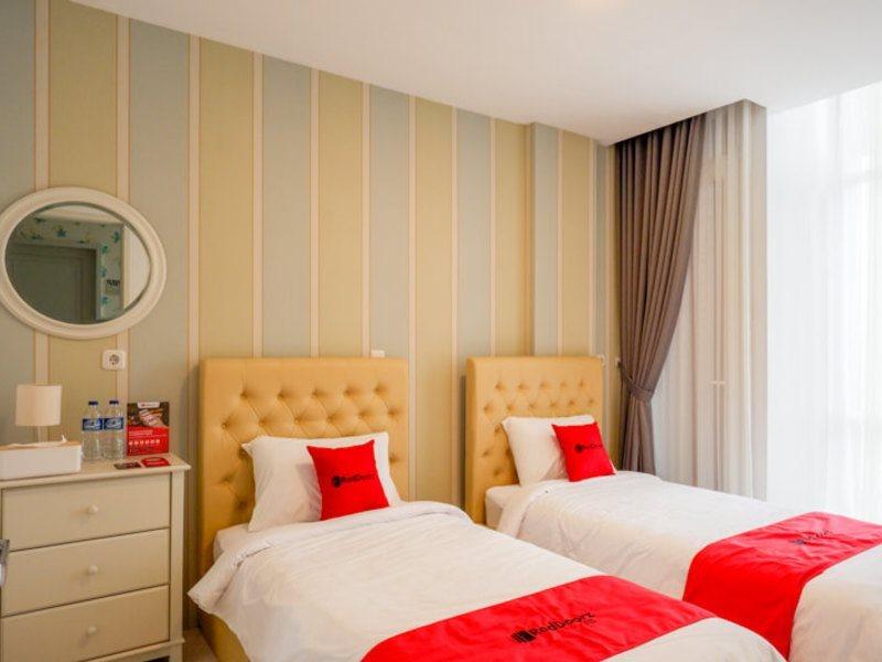 Reddoorz Plus @ Madukoro Raya Semarang Exterior foto